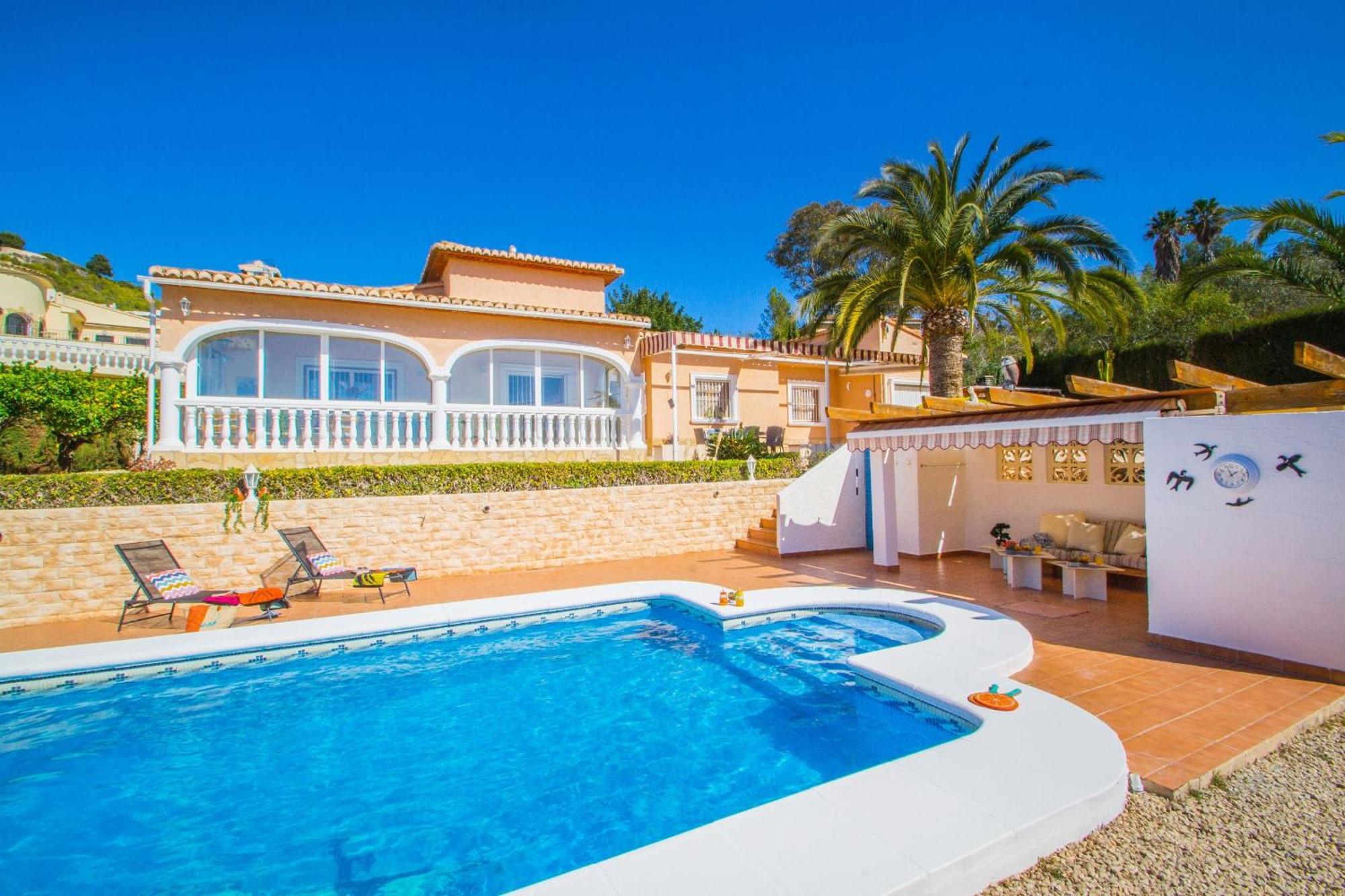 Nicole - Plusholidays Villa