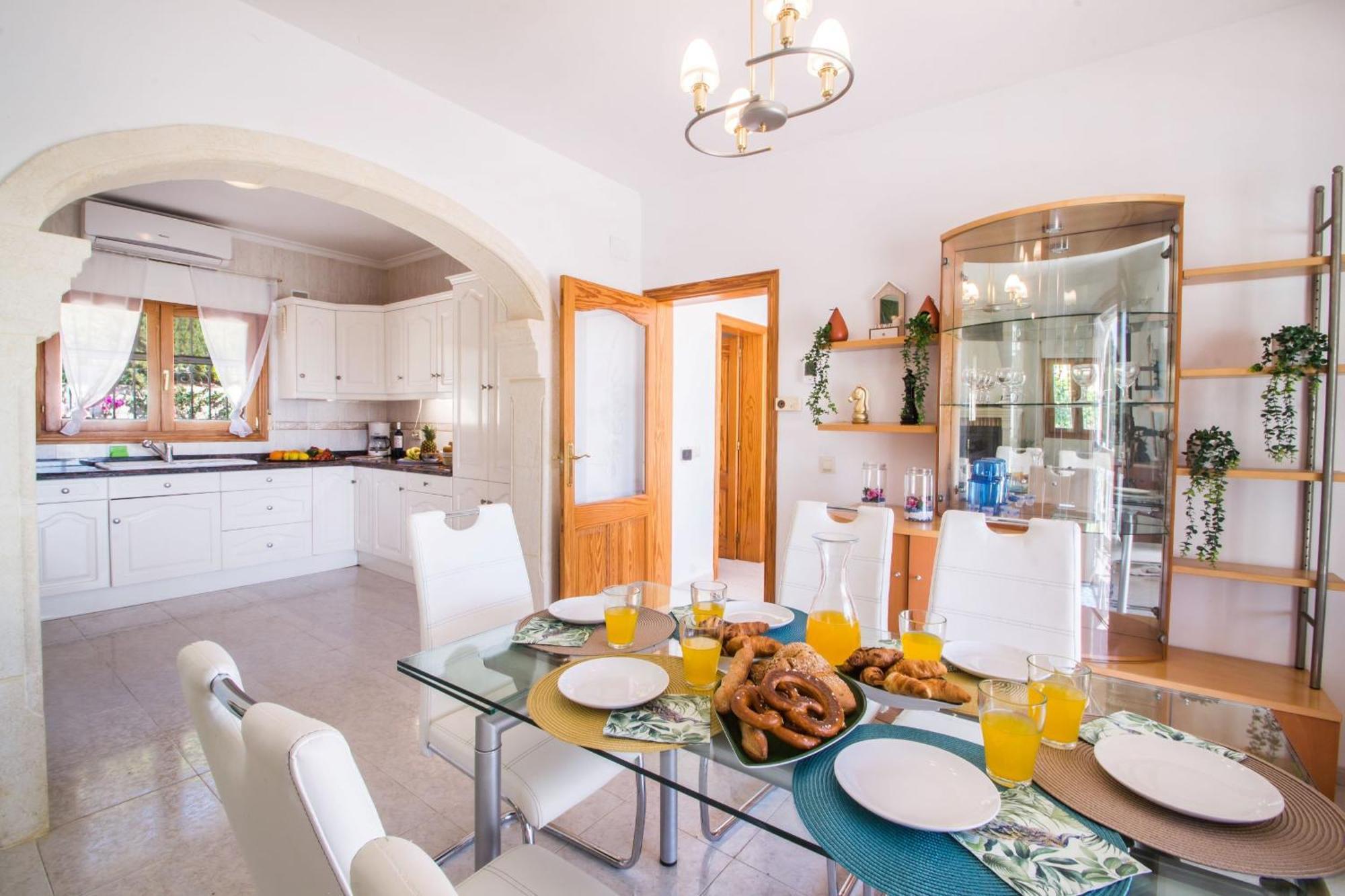 Nicole - Plusholidays Villa Calpe