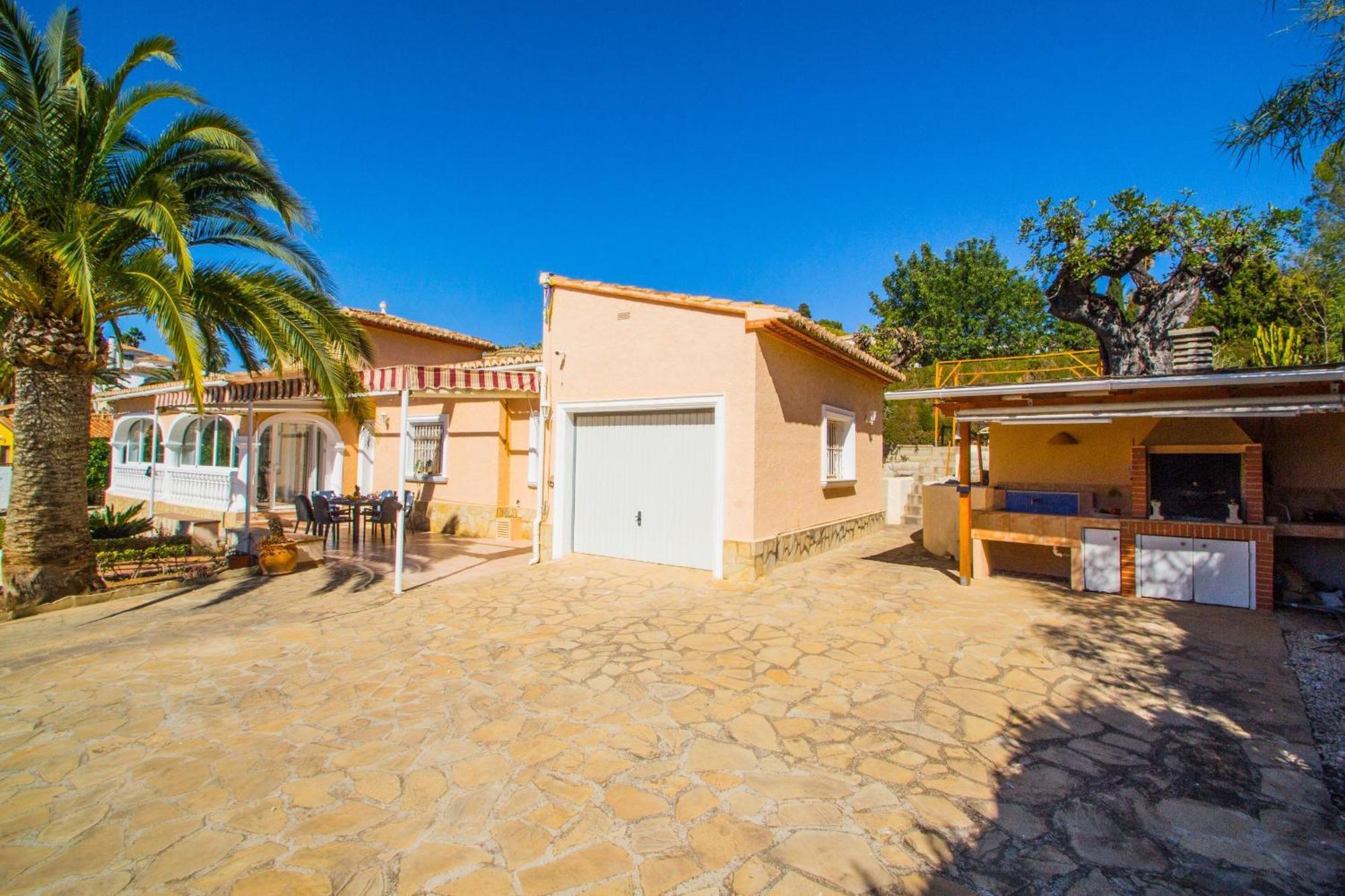 Nicole - Plusholidays Villa
